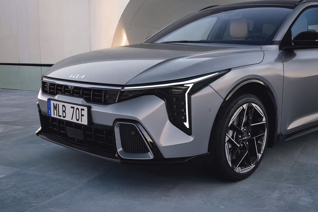 Kia K4 SW kommer med en stilren design