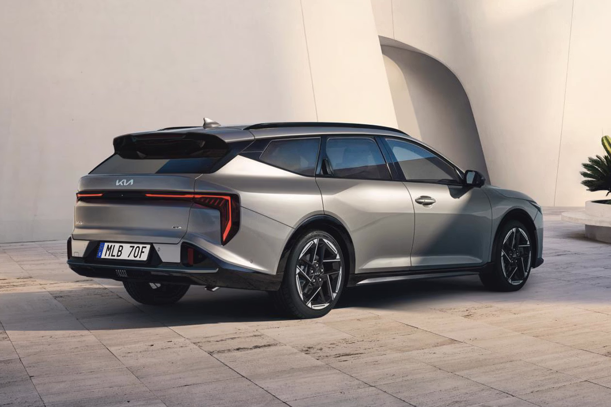 Kia K4 SW hos din bilhandlare i Fagersta